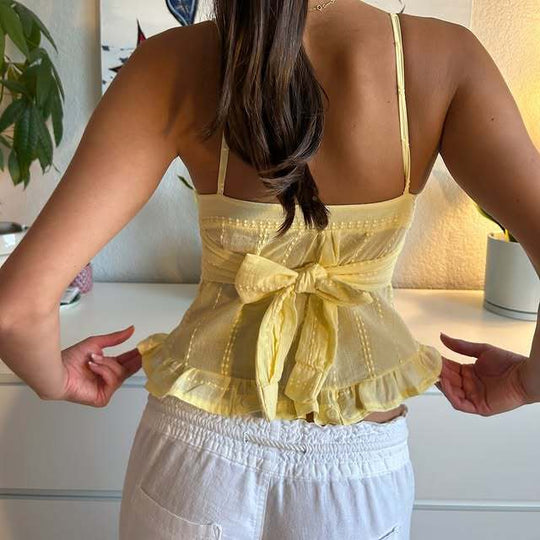 Damen Verspieltes Spaghetti-Trägertop mit Rüschen und Knopfdetail EB