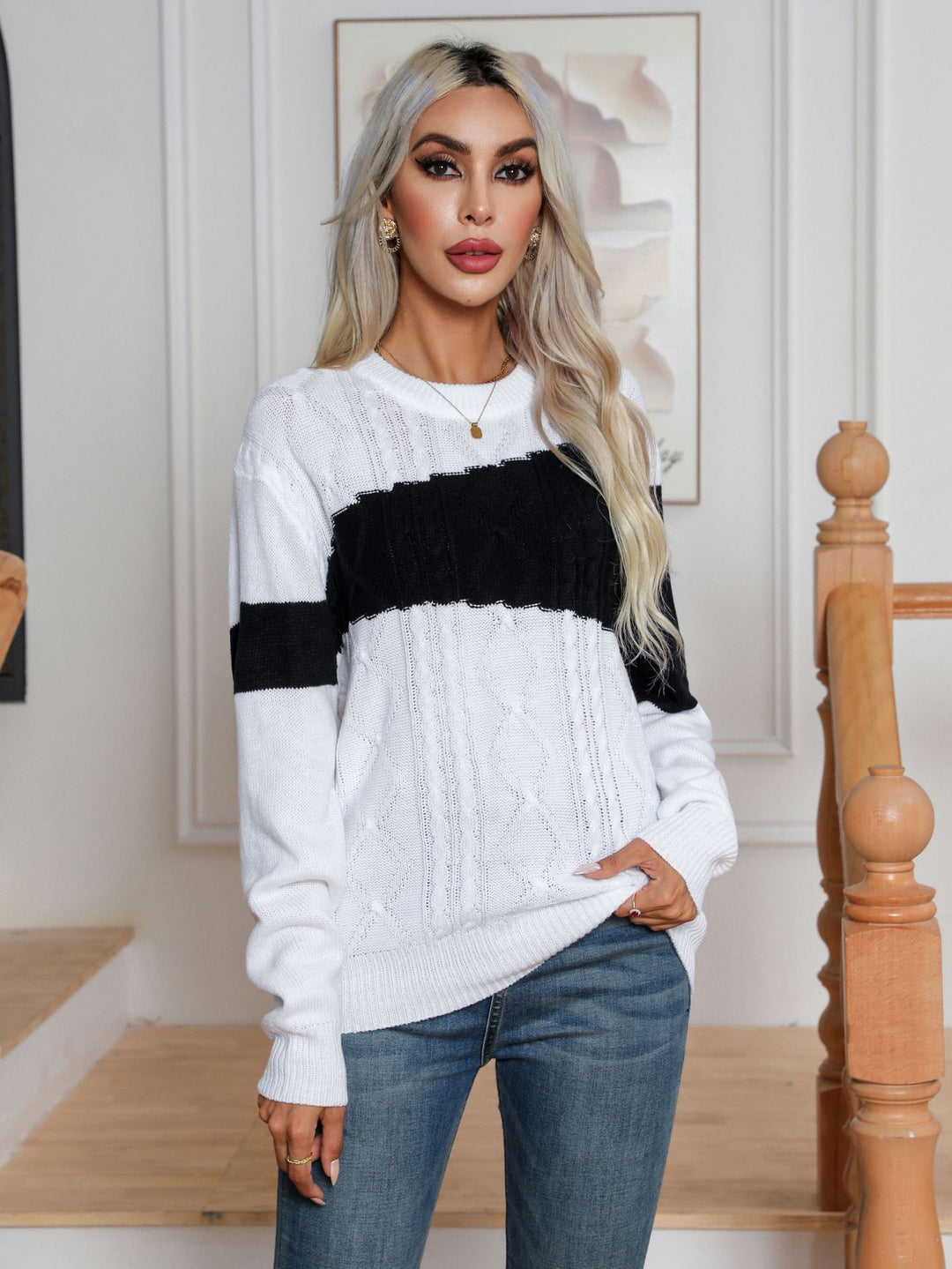 Damen Strickpullover mit modernen Kontrasten und Zopfmuster EB