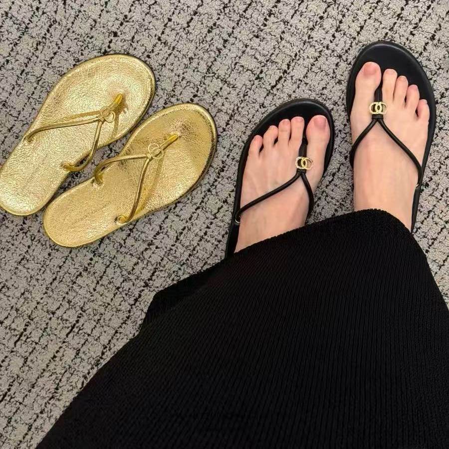 Damen Glamouröse Zehentrenner-Sandalen aus hochwertigem Kunstleder mit elegantem Riemen EB
