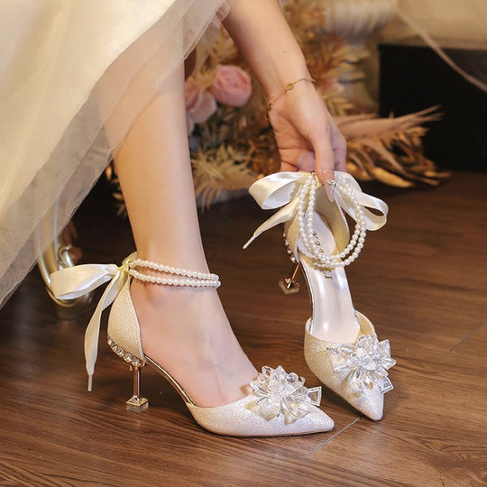 Damen elegante High Heel Pumps mit funkelndem Schmuck und Blumenakzent EB