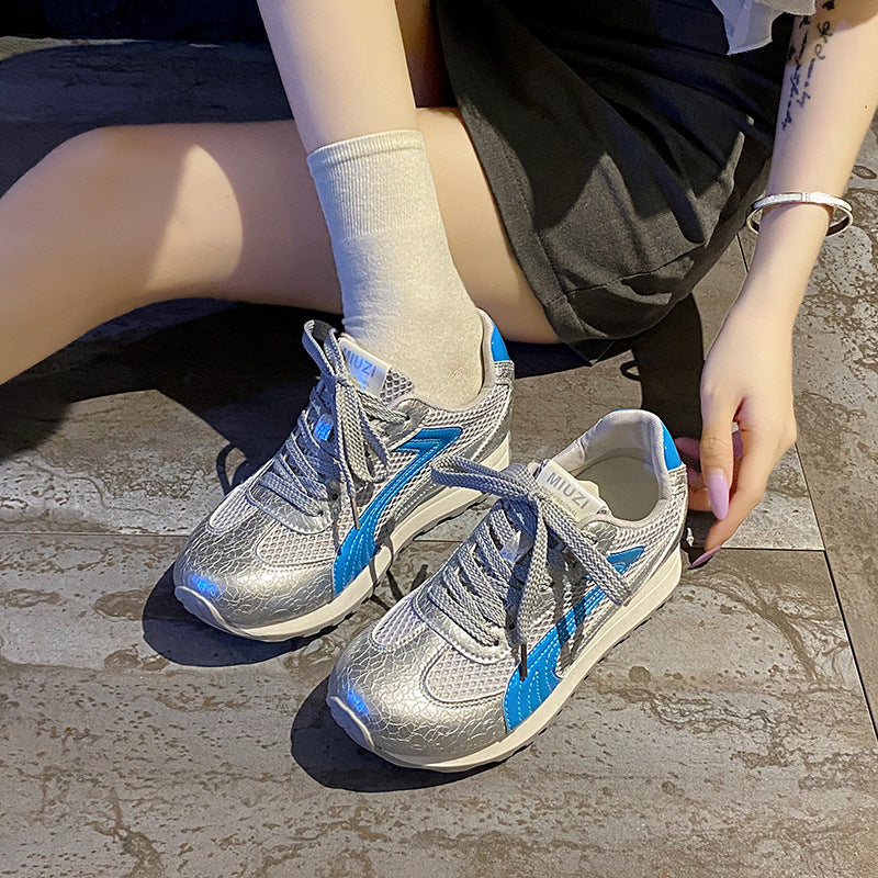 Damen Sportliche Sneakers mit atmungsaktiver Mesh-Oberfläche und reflektierenden Akzenten EB