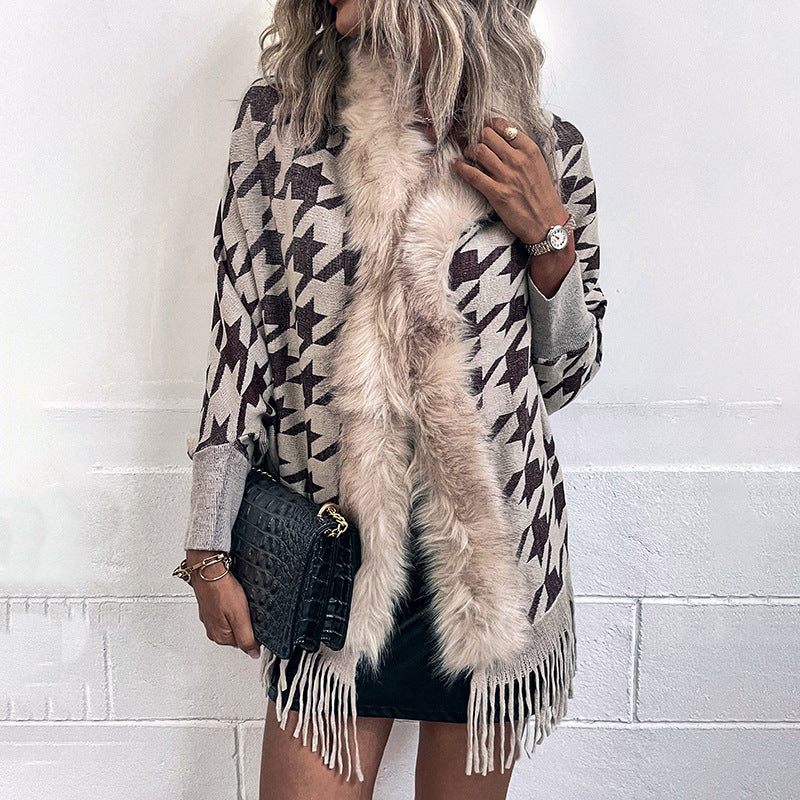Damen stilvoller Poncho mit exklusivem Fellbesatz und modernem Sternenmuster EB