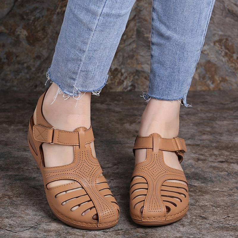 Damen Bequeme orthopädische Sandalette mit geschlossener Zehenpartie und verstellbarem Klettverschluss EB