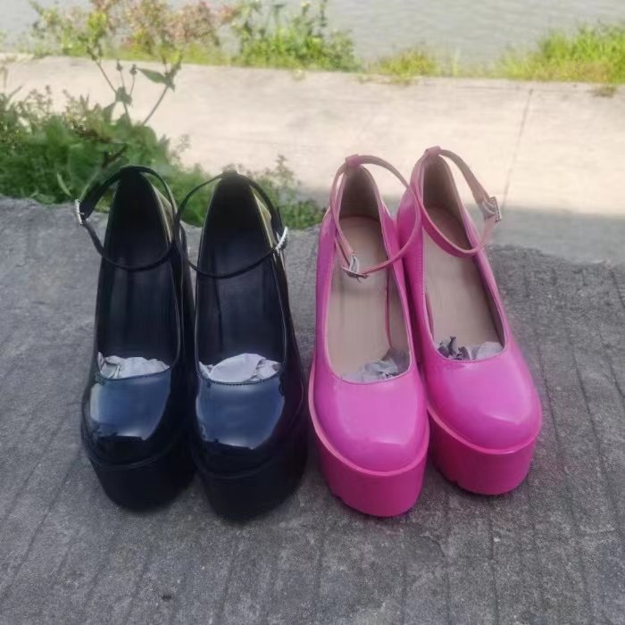 Damen Plateau-Pumps mit eleganter Doppelriemenführung und rutschfester Sohle EB