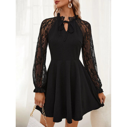 Damen Kleid mit Spitzenärmeln und Taillenschnitt EB