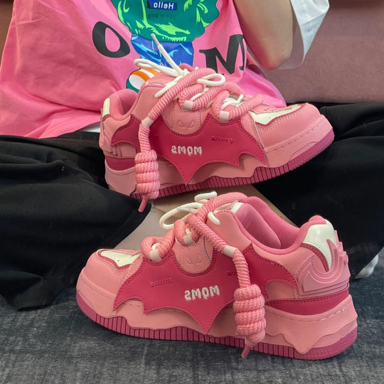 Damen Sneakers im verspielten Design mit einzigartigem Riemenverschluss und dämpfender Sohle EB