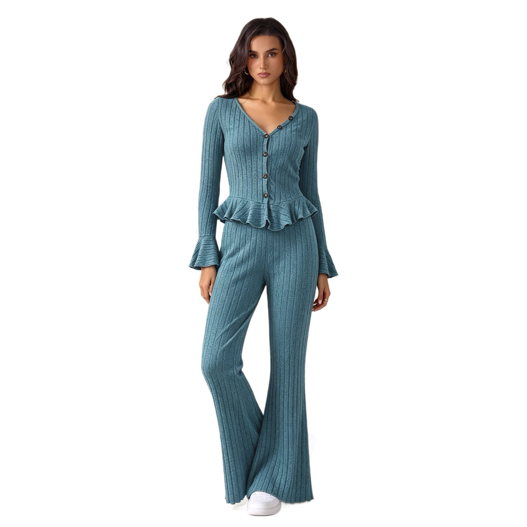 Damen feinstrukturiertes Rippstrick-Set mit tailliertem Knopfcardigan, Volant-Taillenpassform und ausgestellter Schlaghose Eichborn Berlin
