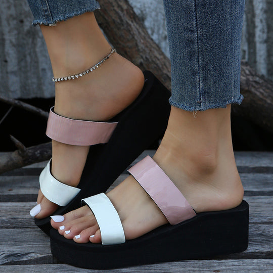 Damen Riemensandalen mit glänzenden Akzenten und komfortablem Plateau EB