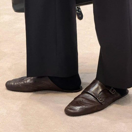 Damen elegante Slipper mit doppeltem Schnallenverschluss und klassischem Brogue-Muster EB
