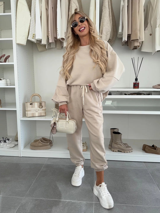 Damen Oversized Loungewear-Set aus weich angerautem Sweat mit Kordelzug-Jogginghose und relaxed Pullover EB