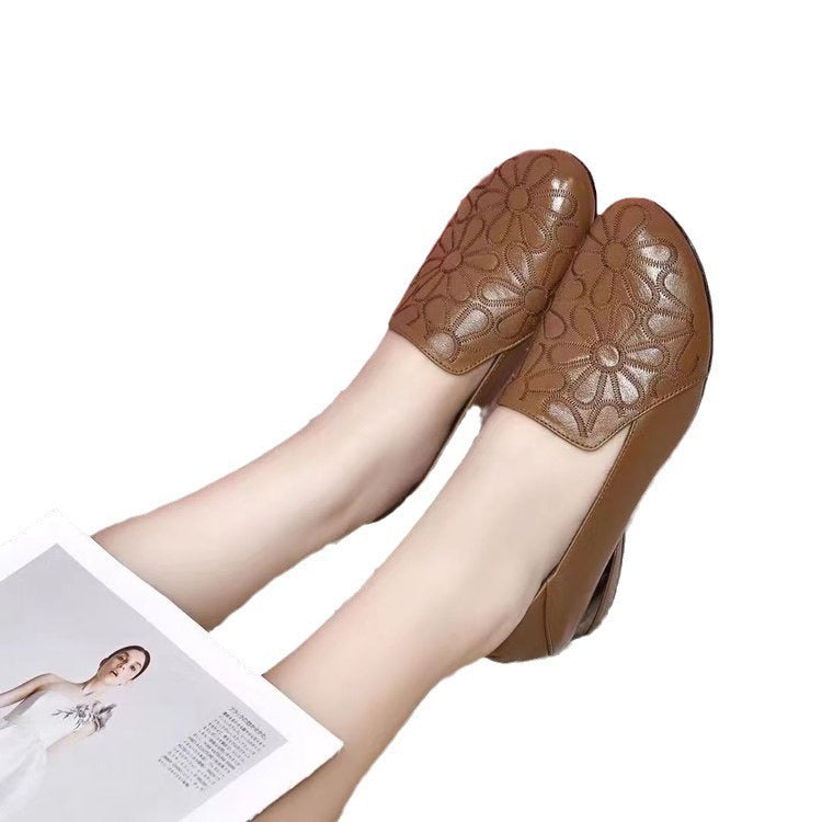 Damen nan elegante gepolsterte Lederloafer mit floral geprägter Oberfläche und mittelhohem Blockabsatz EB
