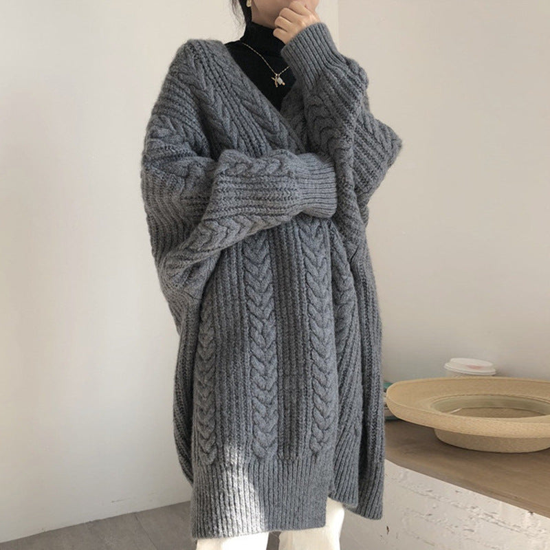 Damen Strickponcho mit tiefem V-Ausschnitt und trendigem Zopfmuster EB