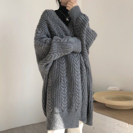 Damen Strickponcho mit tiefem V-Ausschnitt und trendigem Zopfmuster EB