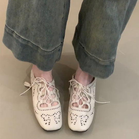 Damen Schnürschuhe mit filigranen Aussparungen EB