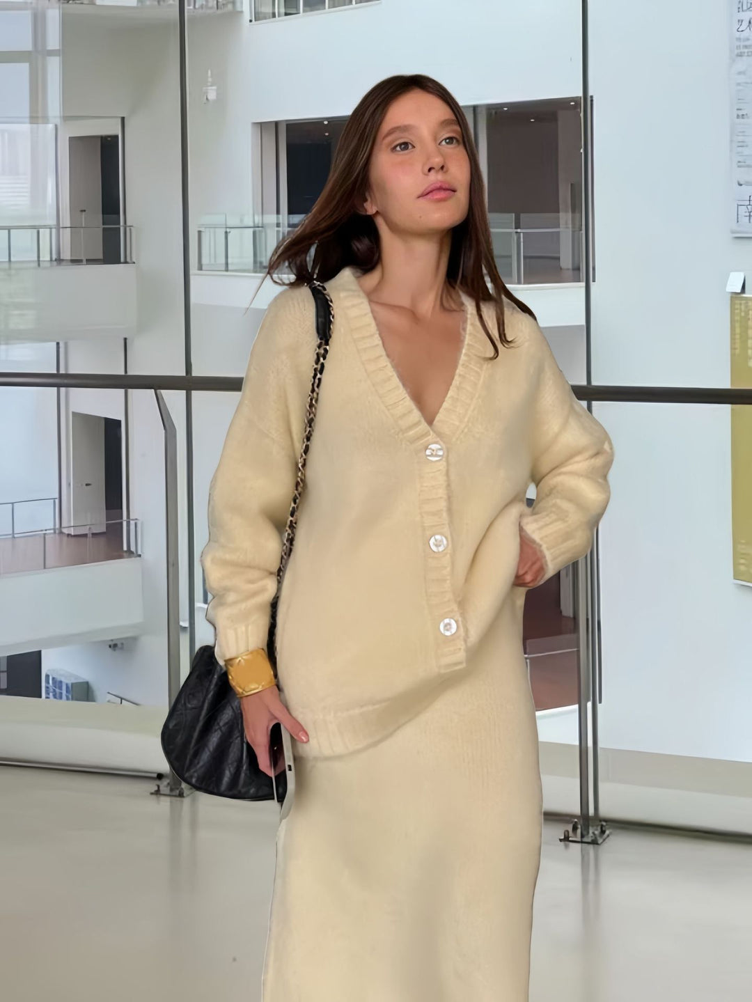 Damen Oversized Strickjacke mit tiefem V-Ausschnitt und großen Knöpfen EB