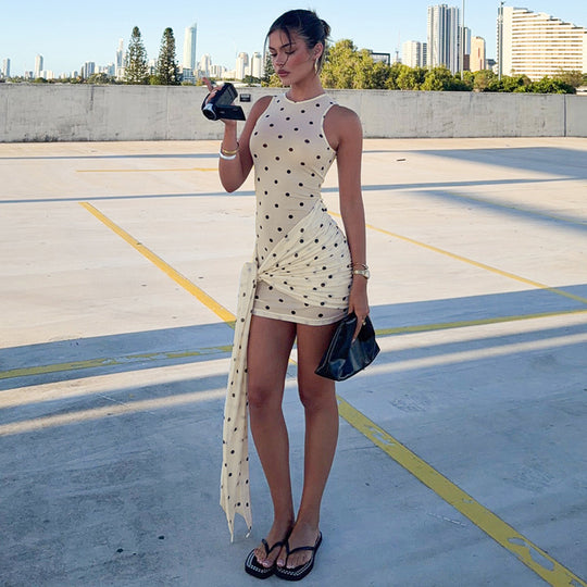 Damen Figurschmeichelndes Minikleid mit asymmetrischem Schnitt und Punkten EB