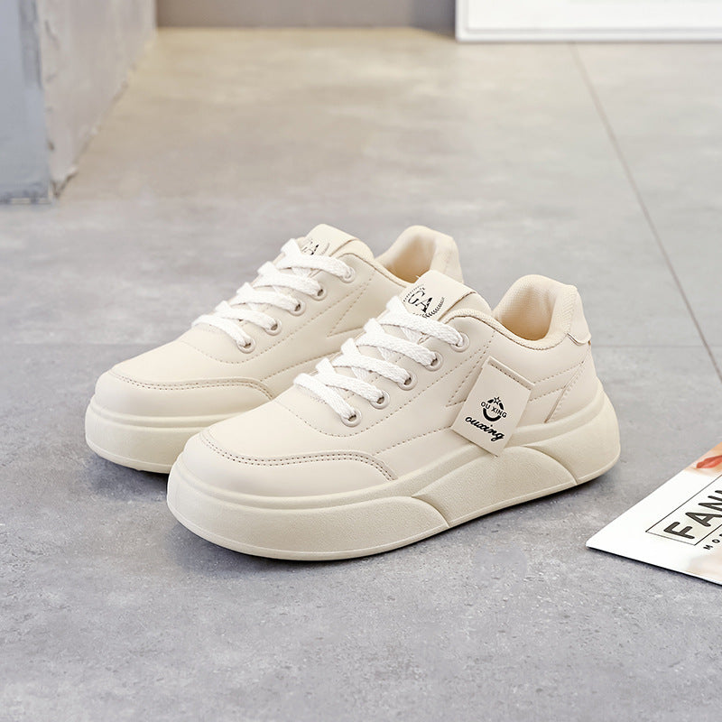 Damen Sportliche Sneakers mit dämpfender Profilsohle und atmungsaktiven Einsätzen EB
