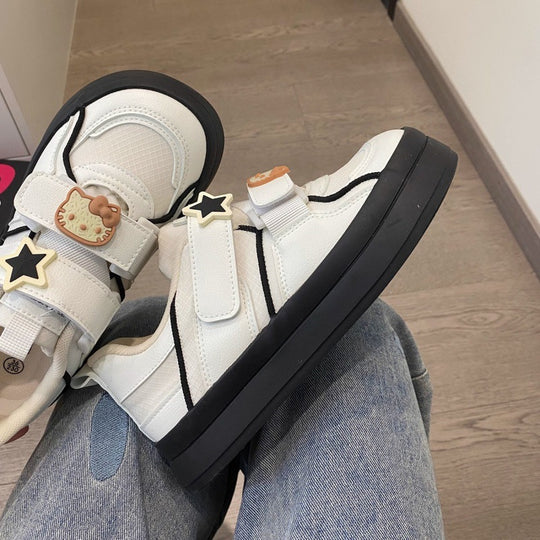Damen Verspielte Sneaker mit dekorativen Details und Klettverschluss EB