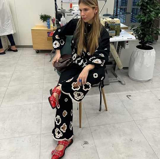 Damen lässiger Stoffanzug mit floralem Applikationsdesign EB