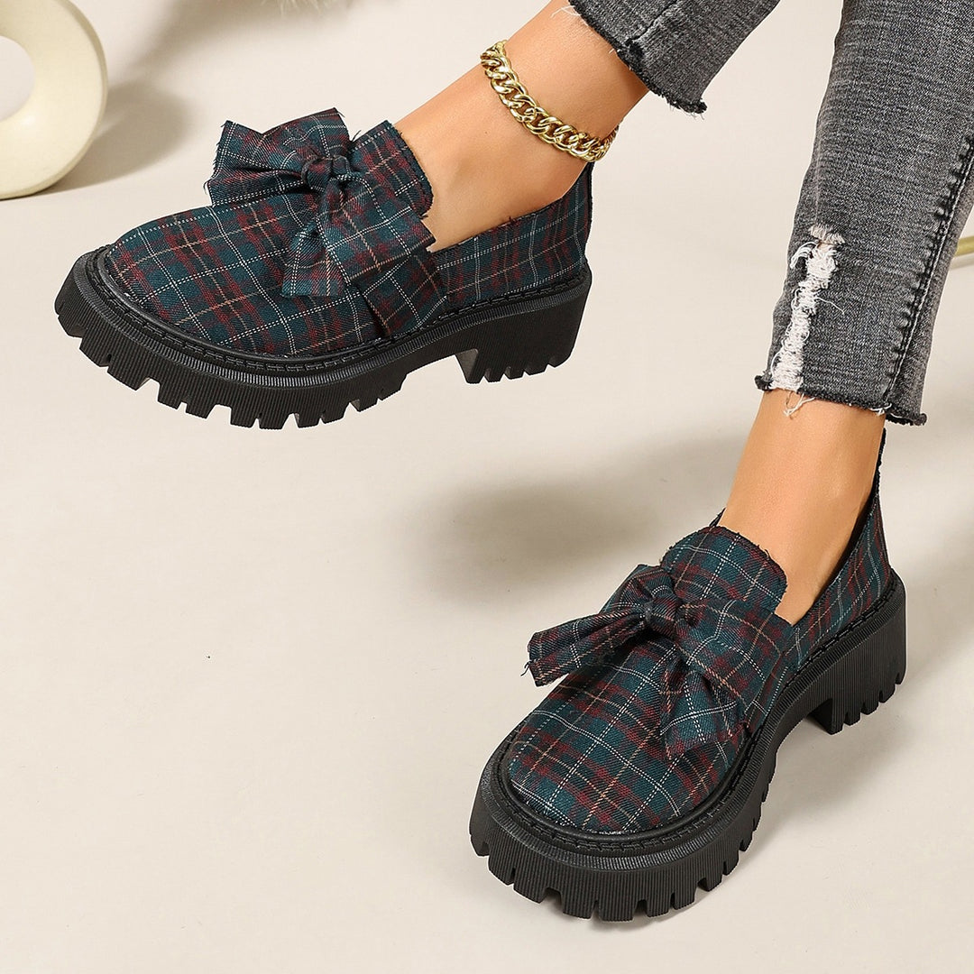 Damen Komfortable Slip-On Loafers mit dekorativer Schleifenapplikation und robustem Profil EB