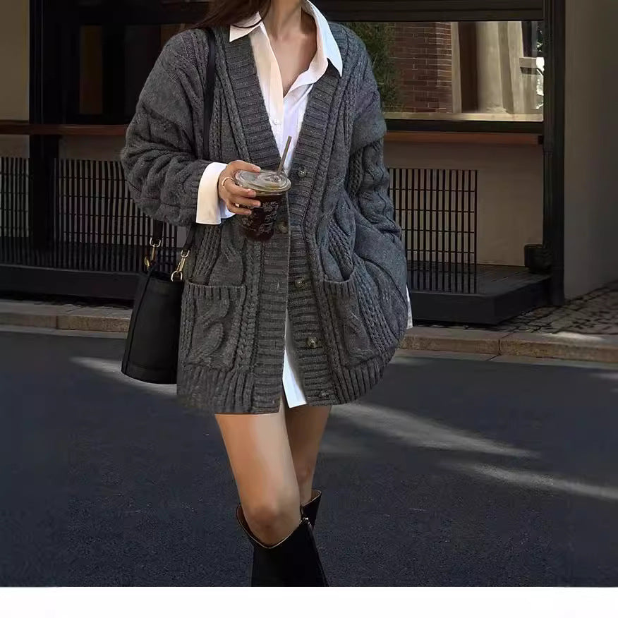Damen Strickcardigan mit tiefem V-Ausschnitt und strukturiertem Zopfmuster EB
