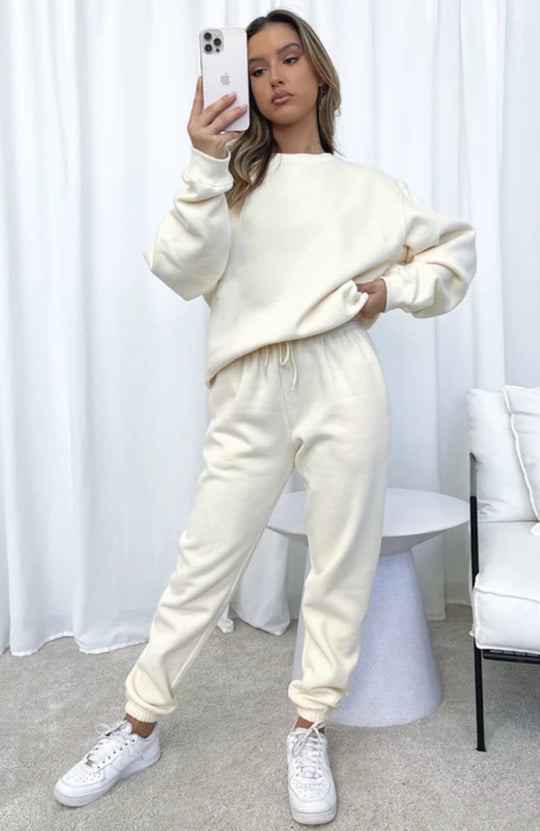 Damen nan zweiteiliges Cozy-Loungewear-Set mit Oversize-Rundhals und hochgeschnittener Jogginghose mit Kordelzug EB