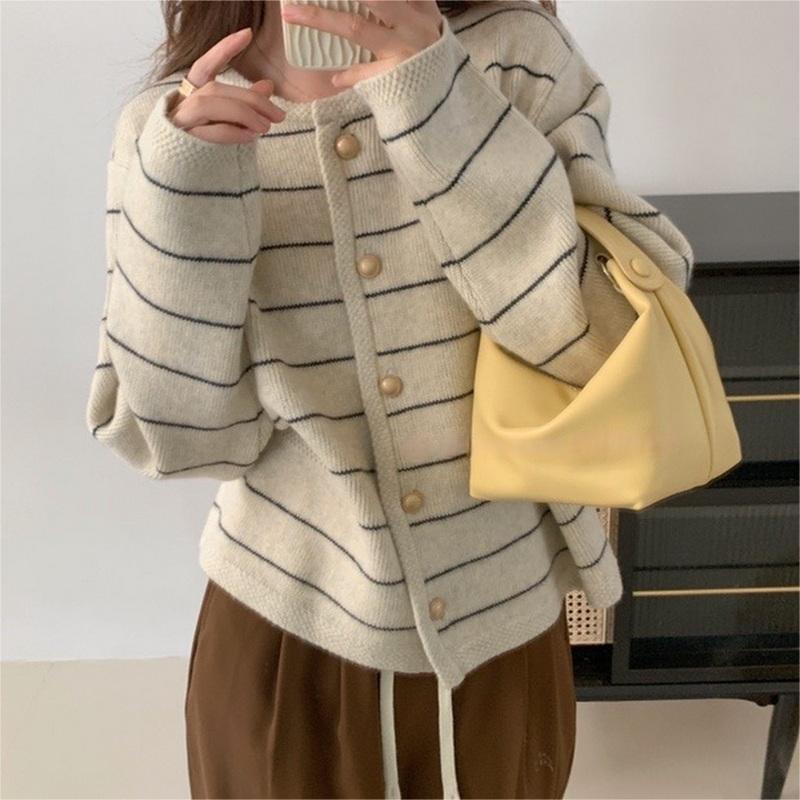 Damen gemütlicher Cardigan mit feinen Streifen und praktischen Taschen EB