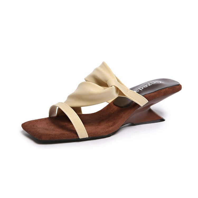 Damen Slide-Pantoletten mit stilvollem Riemendesign und bequemer Innensohle EB