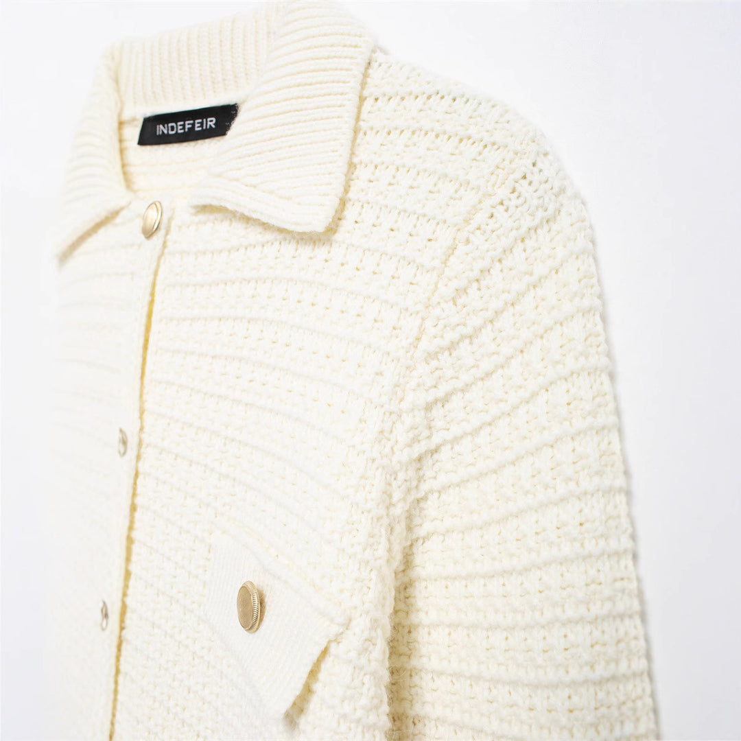 Damen Kurze Strickjacke mit Knopfdetails und aufgesetzten Taschen EB