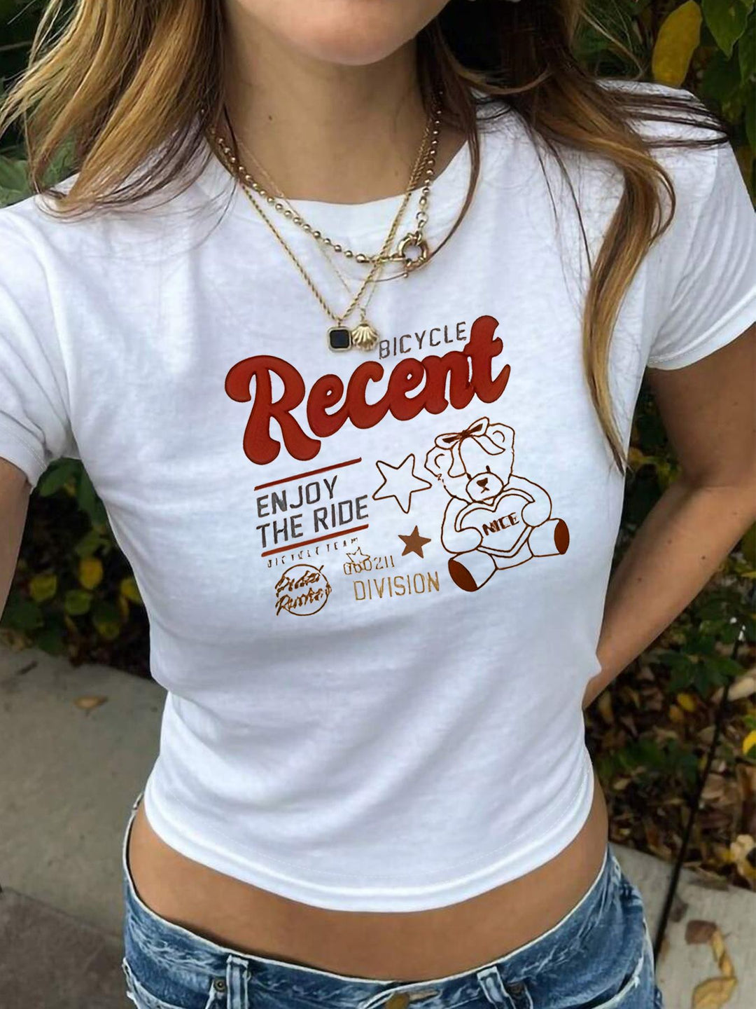 Damen figurbetontes T-Shirt mit Vintage-Teddymotiv und urbanem Schriftzug EB