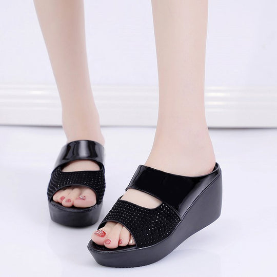 Damen Wedge-Pantoletten mit komfortabler dämpfender Sohle und eleganter Dekorverzierung EB