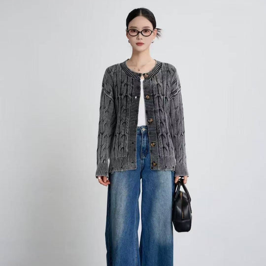 Damen Strickjacke mit tiefem V-Ausschnitt und handgearbeiteten Details EB