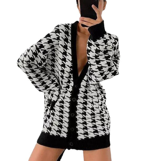 Damen Strickjacke mit modischem Karomuster und tiefem V-Ausschnitt EB
