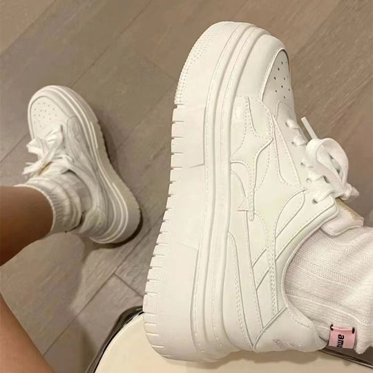 Damen Plateau Sneakers mit trendigem Overlays-Design und bequemer Dämpfung EB
