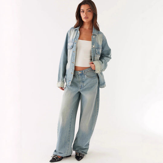 Damen nan oversized Denimjacke mit heller Vintage-Waschung, aufgesetzten Brusttaschen und verlängerten Manschetten EB