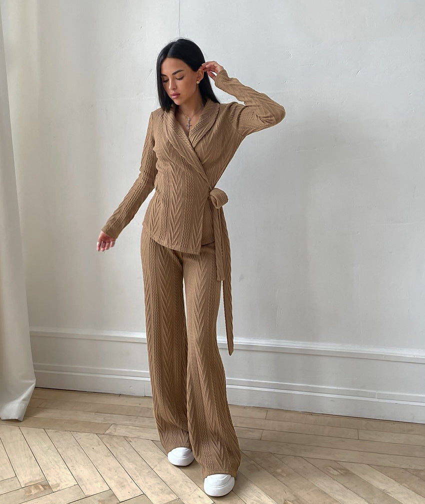 Damen Strickanzug im modernen Look mit eleganten Details EB