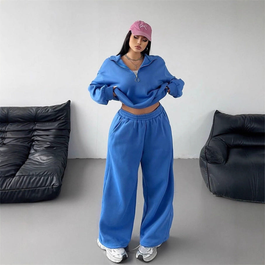 Damen Samt-Cropped-Ziphoodie und weit geschnittene High-Waist Palazzo-Jogginghose Eichborn Berlin