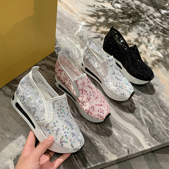 Damen Slip-On Sneakers mit elegantem Spitzenmuster und dämpfendem Fußbett EB