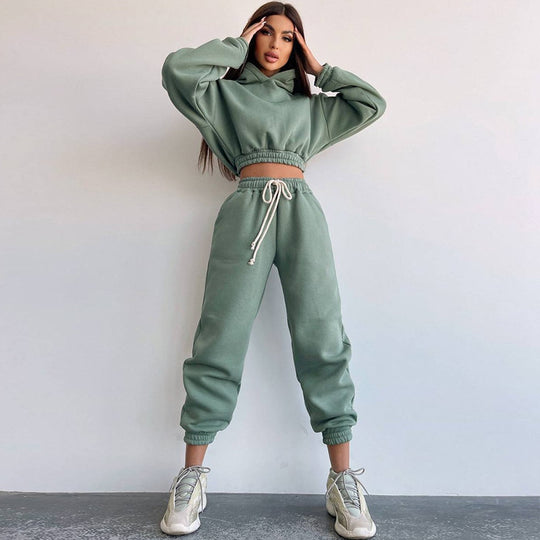 Damen cropped Stehkragen-Sweatset mit elastischem Taillenbund und hochtaillierter Tapered-Jogginghose Eichborn Berlin