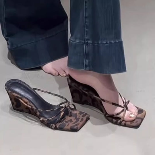 Damen Wedge-Sandalen mit elegantem Kreuzriemendesign EB