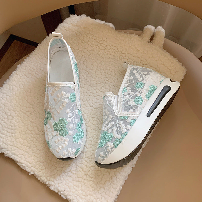 Damen trendige Slip-On Sneakers mit floralen Stickereien und rutschfester Sohle EB