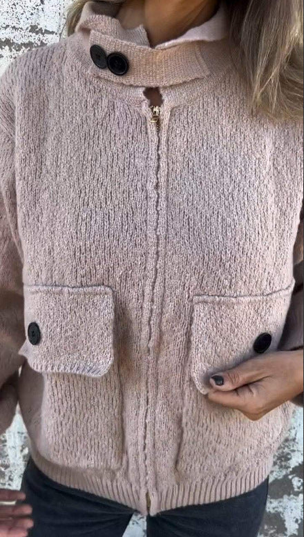 Damen weiche Strickjacke mit wärmeisolierendem Kragen und aufgesetzten Taschen EB