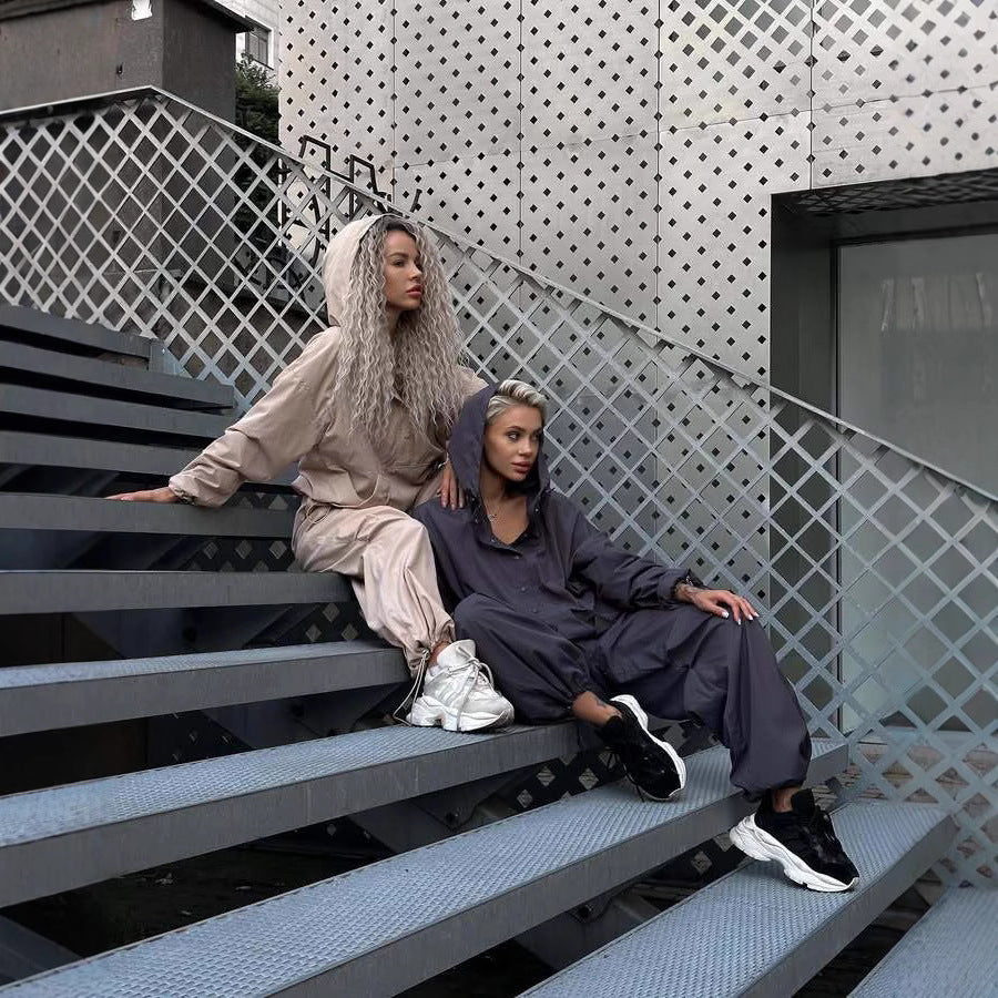 Damen winddichte Technikjacke mit Kapuze und verstellbaren Bündchen EB