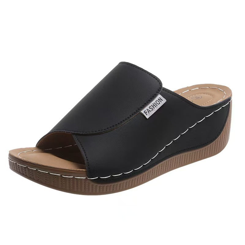 Damen Wedge-Pantoletten mit hochgezogenem Riemen und komfortablem Fußbett EB