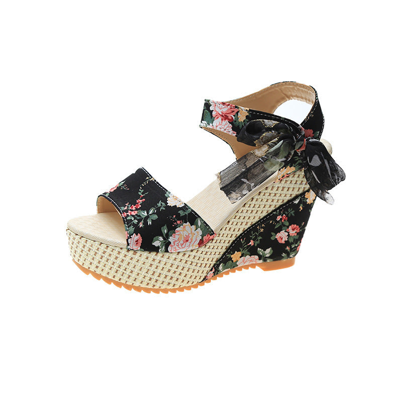 Damen Wedge-Sandalen mit floralem Design und dezentem Riemen EB