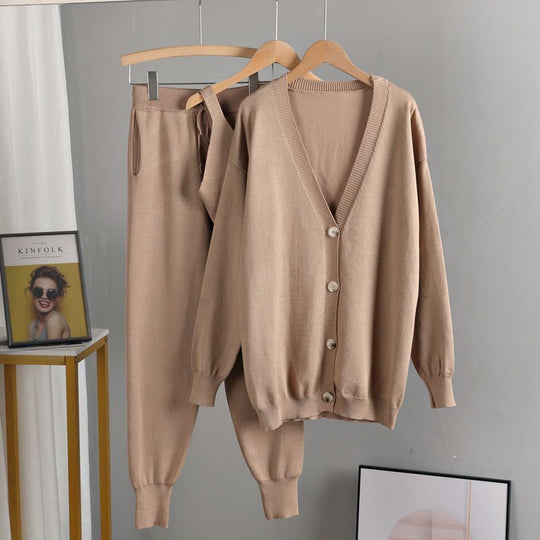 Damen stilvolles Strickset mit Knopfdetaillierung EB