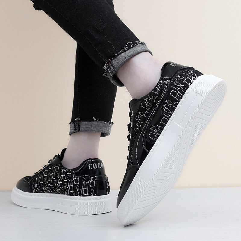 Damen Modische Sneaker mit Glanzoberfläche und grafischem Design EB