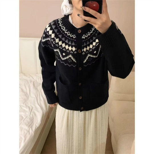 Damen Strickjacke im skandinavischen Stil mit dekorativem Muster und praktischen Taschen EB