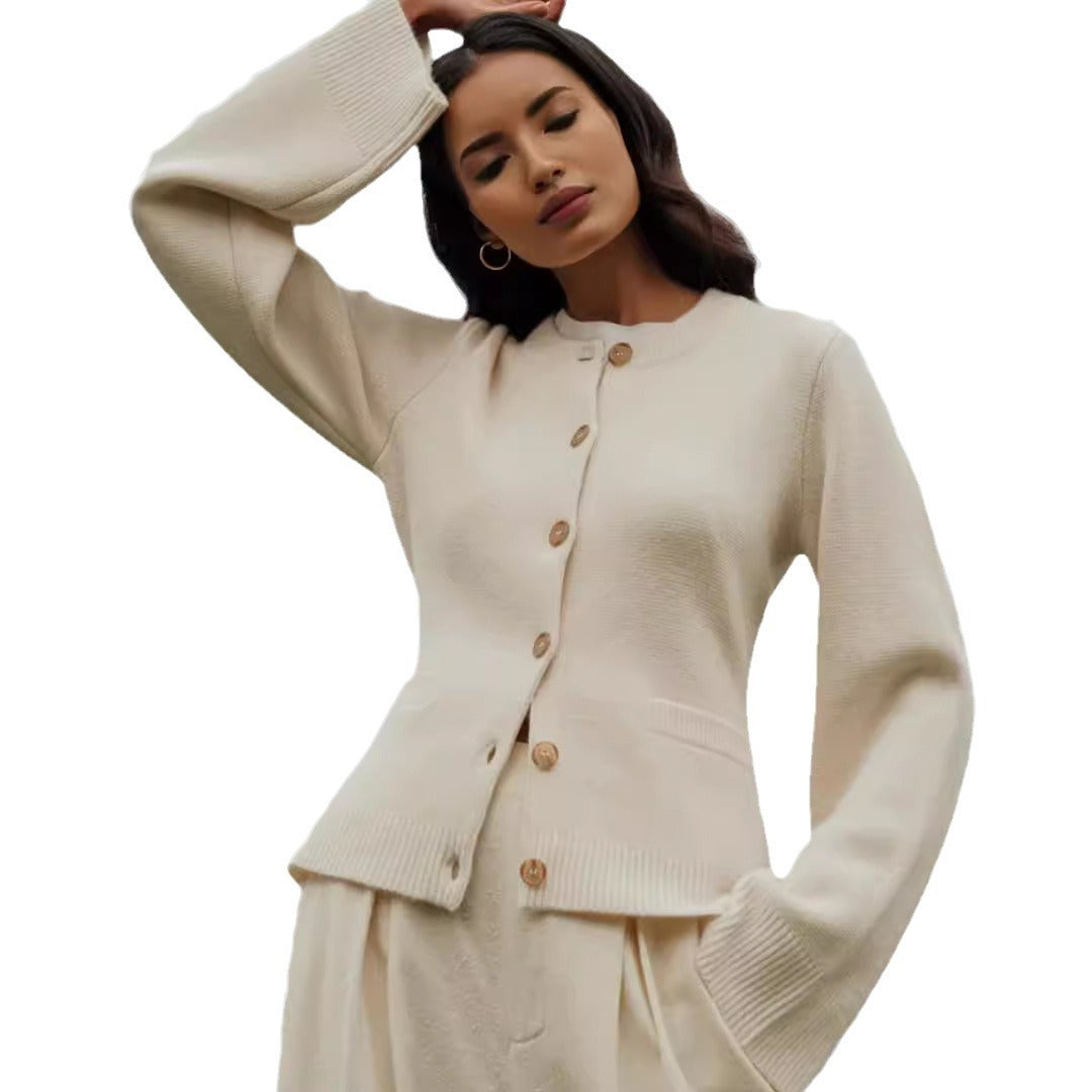 Damen elegante Strickjacke mit Knopfdetails und praktischen Taschen EB