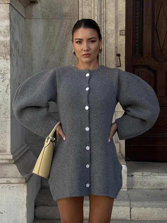 Damen Strickkleid mit voluminösen Ärmeln und eleganten Knopfdetails EB